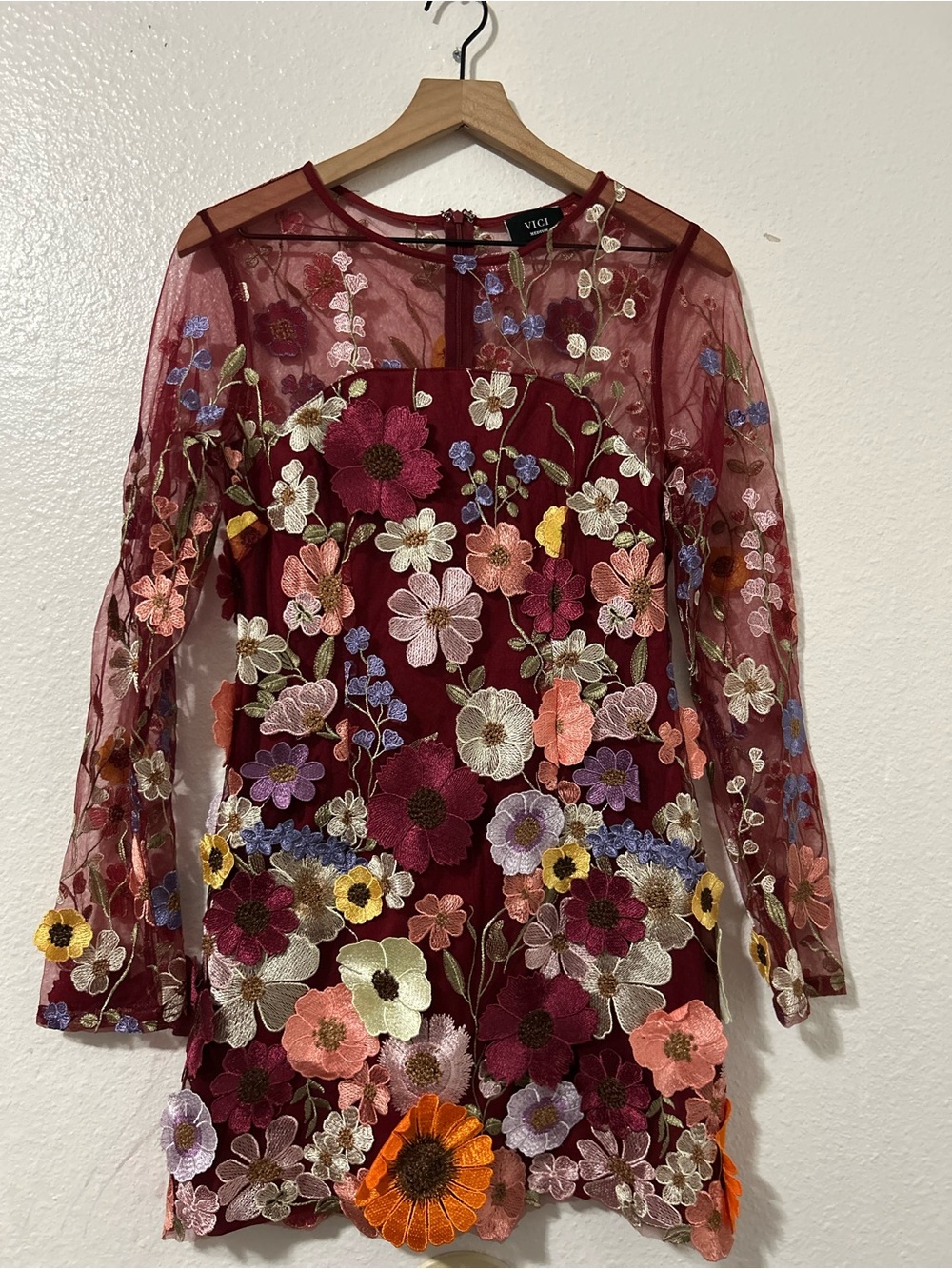 NWOT VICI BURGANDY FLORAL APPLIQUE MINI DRESS MELORIA SIZE M - Picture 5 of 8